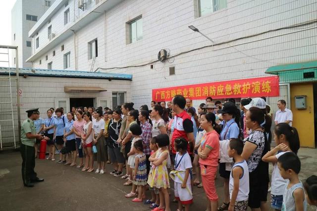 良慶區(qū)紅十字會(huì)在廣西方略藥業(yè)集團(tuán)開(kāi)展消防應(yīng)急救護(hù)實(shí)戰(zhàn)演練培訓(xùn)